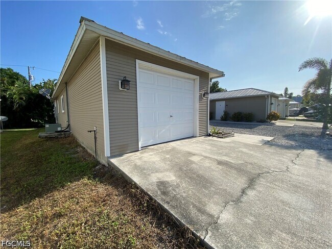 Building Photo - 5478 Thomas St