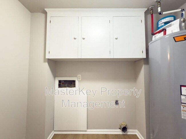 Building Photo - 544 Ellynn Dr