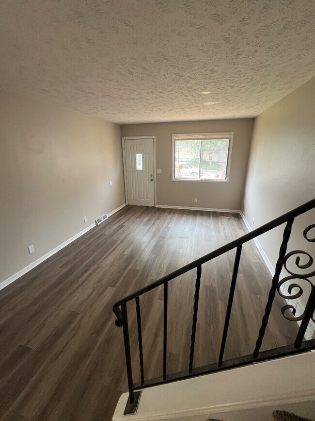 Building Photo - 11224 Roxbury Dr