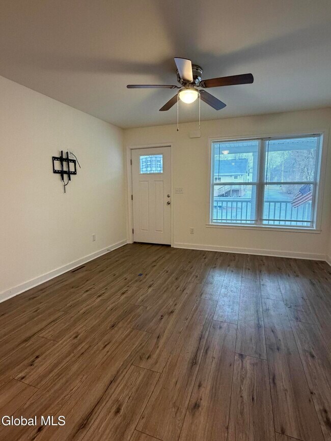 Building Photo - 36 Vly Rd