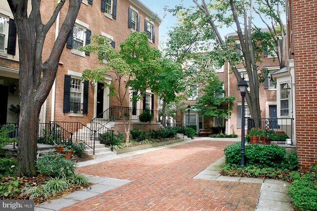 Building Photo - 4290 Massachusetts Ave NW