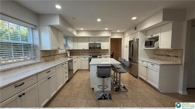 Building Photo - 639 Heather Ln