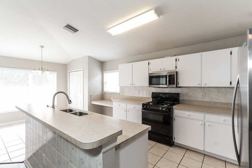 Building Photo - 1107 Crimson Clover Ln