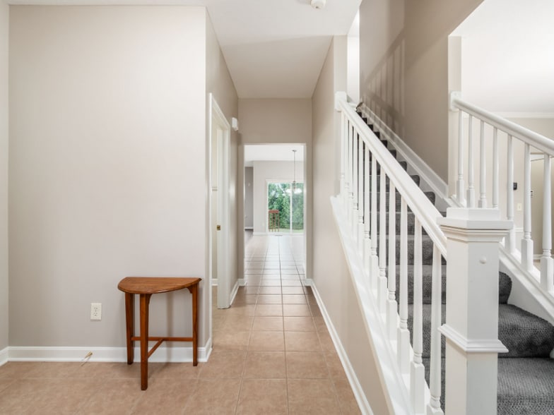 Building Photo - 2478 Silver Hill St