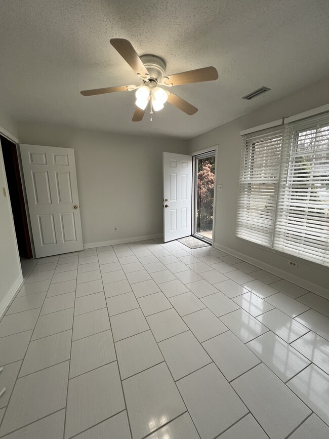 Building Photo - 4515 Strangford Ave