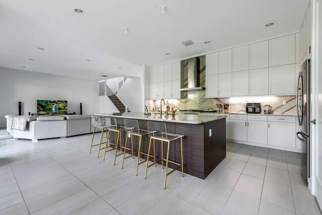 Building Photo - 8131 Laurel Falls Dr