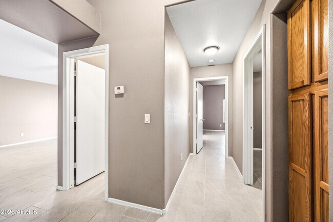 Building Photo - 858 E Monterey St