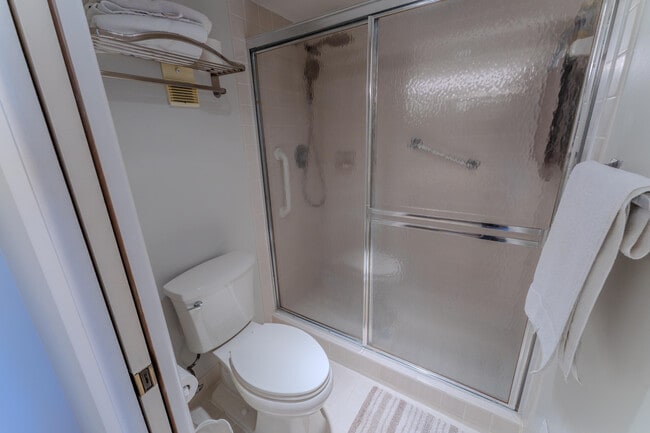 Building Photo - 4725 Lucerne Lakes Blvd E