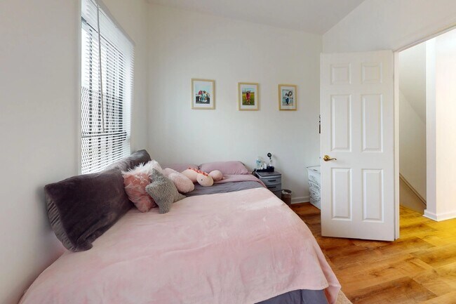 Building Photo - 1713 Arlington St