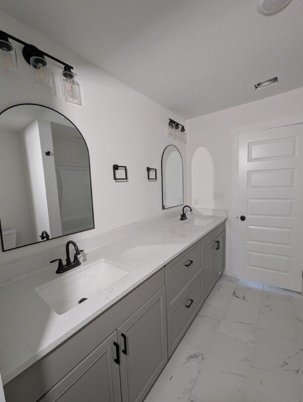 Building Photo - 2105 Vista Encino
