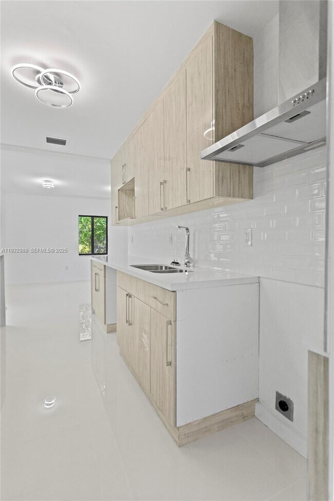 Building Photo - 1640 NE 183rd St