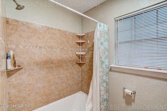 Building Photo - Cute 2BR 1BA Home w/ Stainless Kitchen • Fenced Yard in Jacksonville