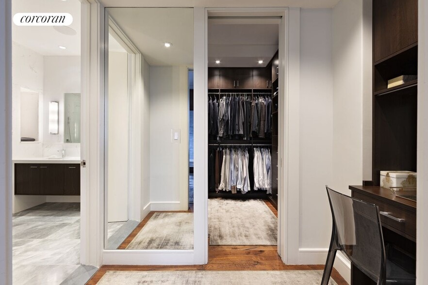 Building Photo - 123 Baxter St