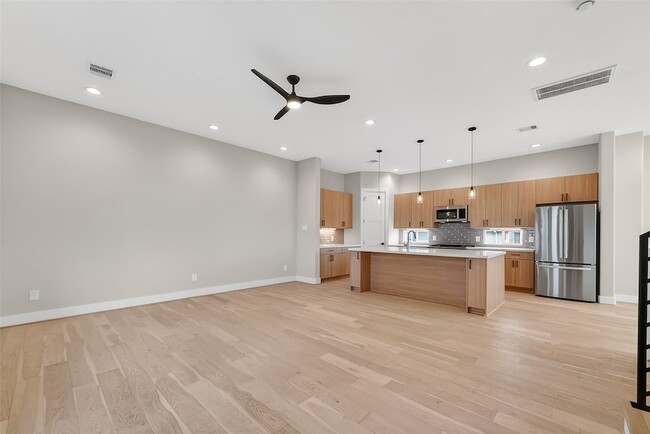 Building Photo - 2511 N MacGregor Way