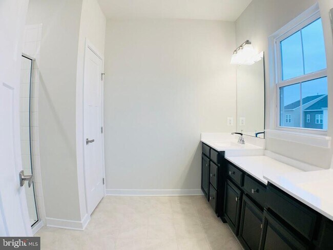 Building Photo - 11380 Willow Green Cir