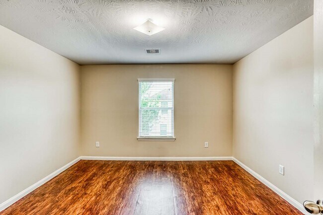 Building Photo - 12631 Mountain Daisy Rd