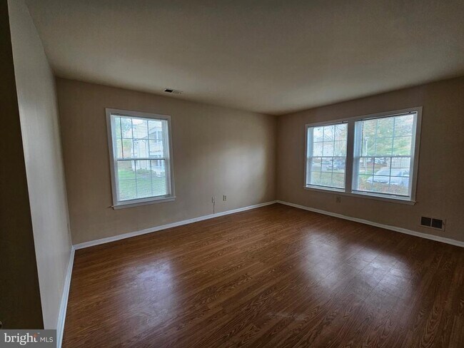 Building Photo - 206 Salem Ct