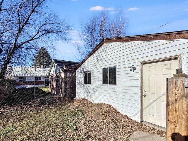 Building Photo - 3221 W 26th Ave