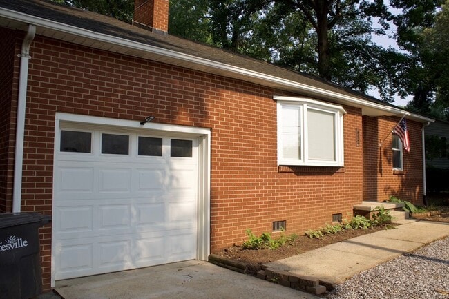 Building Photo - 692 Brookdale Dr