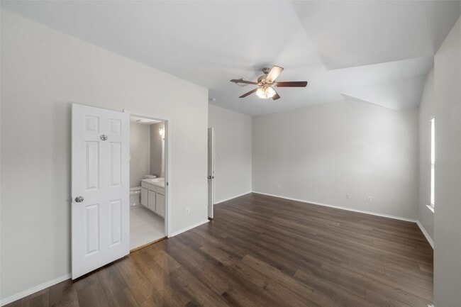Building Photo - 131 N Villa Oaks Dr