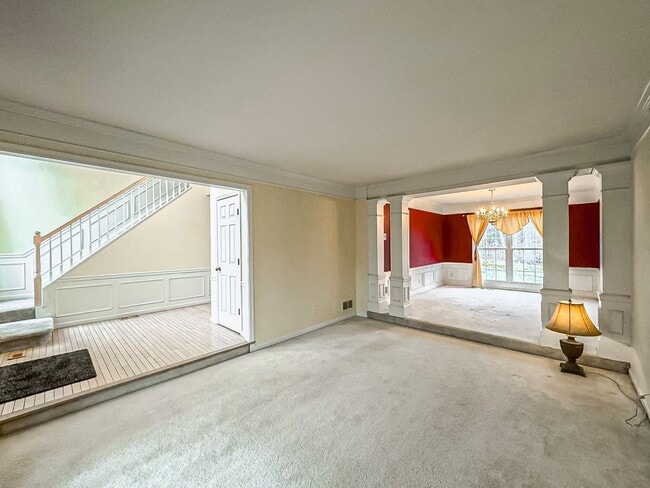 Building Photo - Fantastic 4 Bed 3.5 Bath Colonial Home Sitting On A Large Private Lot In Desired Old Bridges Estates