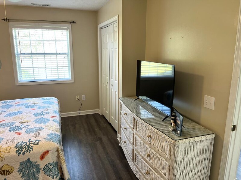 Building Photo - 537 White River Dr