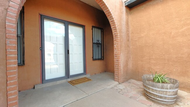 Building Photo - Appealing 3 Bedroom, 2 Bath Home In The NW...