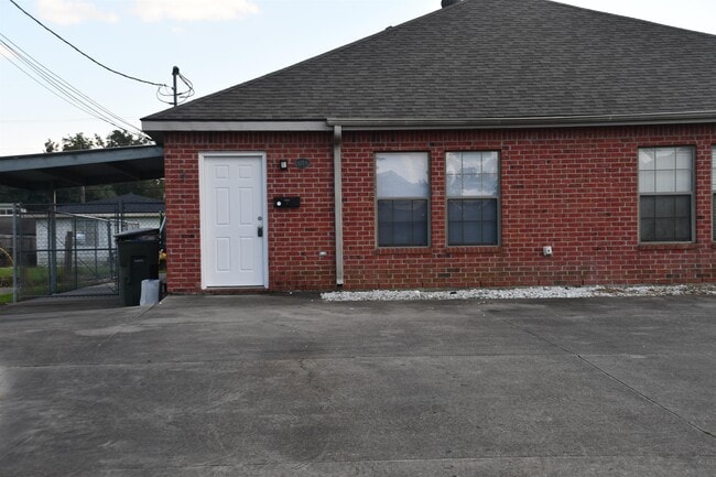 Primary Photo - 604 Derouen St