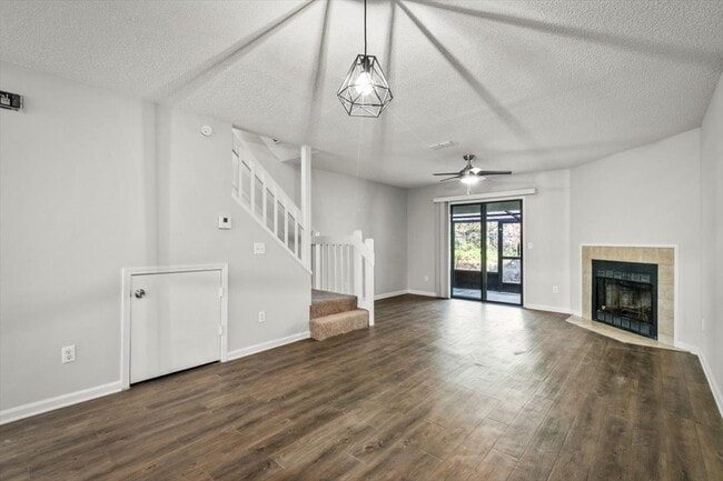 Building Photo - 8300 Plaza Gate Ln