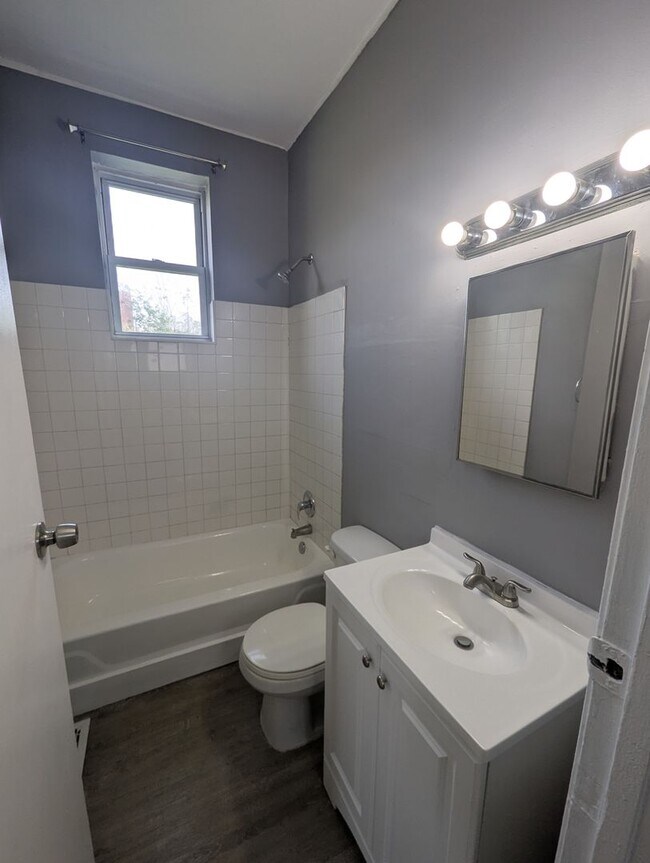 Building Photo - Pretty on Pennsylvania - 3 Bedroom, 1.5 Ba...