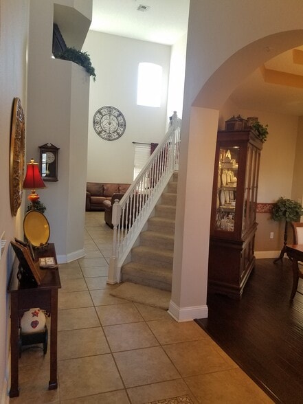 Foyer - 737 Seneca Meadows Rd