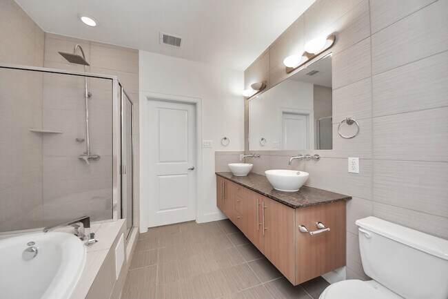 Building Photo - 1403 Delano St