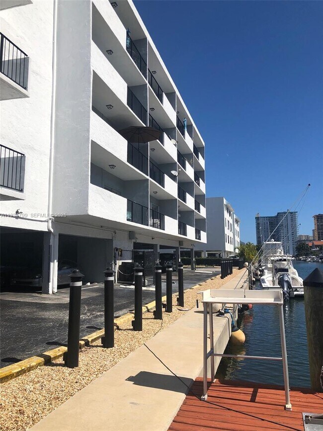 Building Photo - 3642 NE 171 St