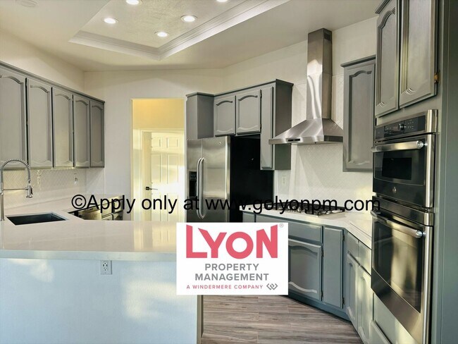 Building Photo - Beautiful Folsom Gem with backyard facing ...