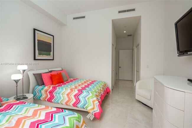Building Photo - 901 Brickell Key Blvd