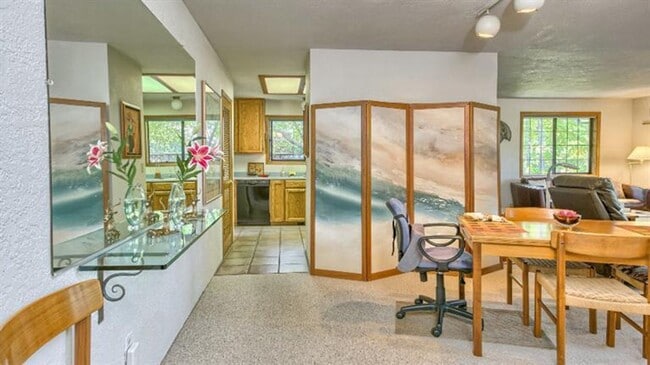 Building Photo - Serene 3 bed/2 bath home in beautiful garden setting | Available June