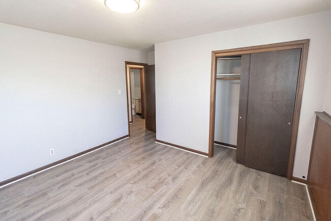 Building Photo - 1804 Sylvan Ln