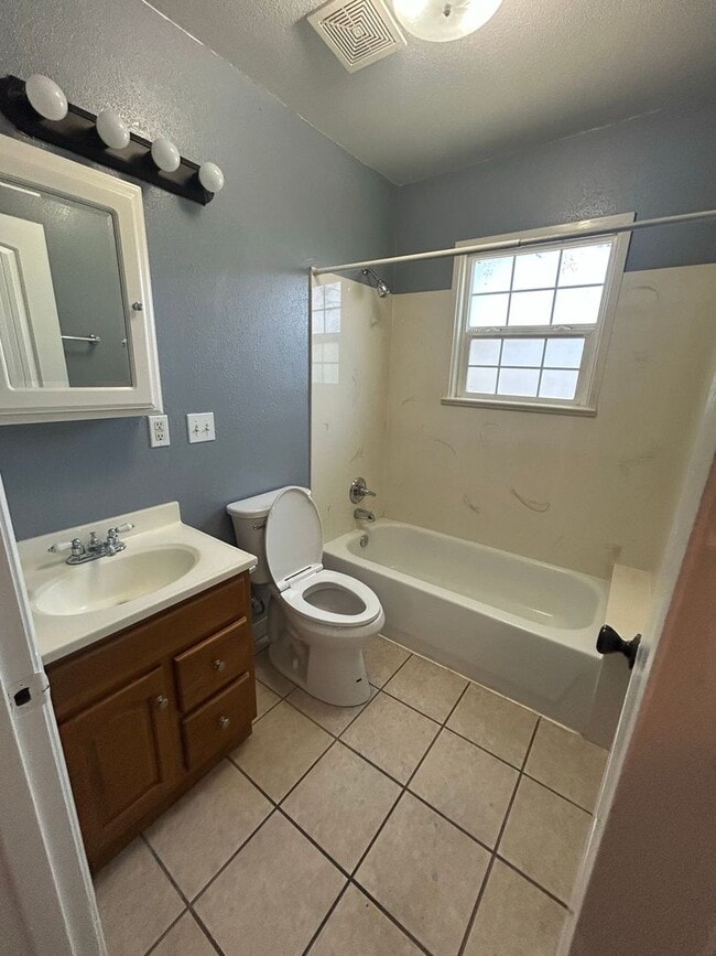 Building Photo - 3426 Cannon Ave