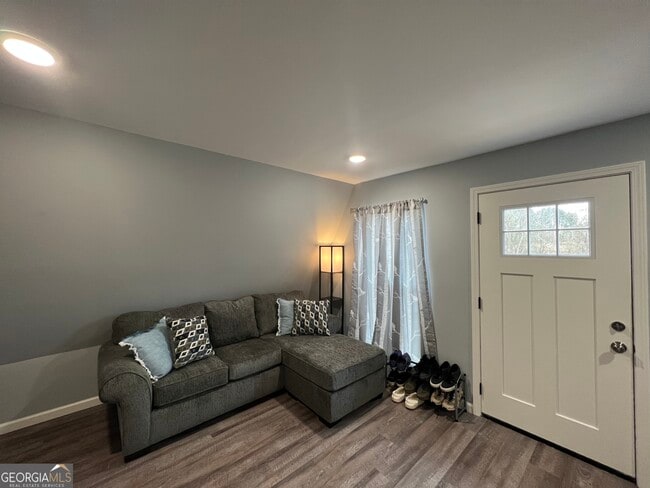 Building Photo - 351 Valley View Cir SE