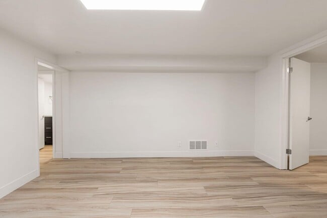 Building Photo - Basement Apartment Near SUU and Cedar High School