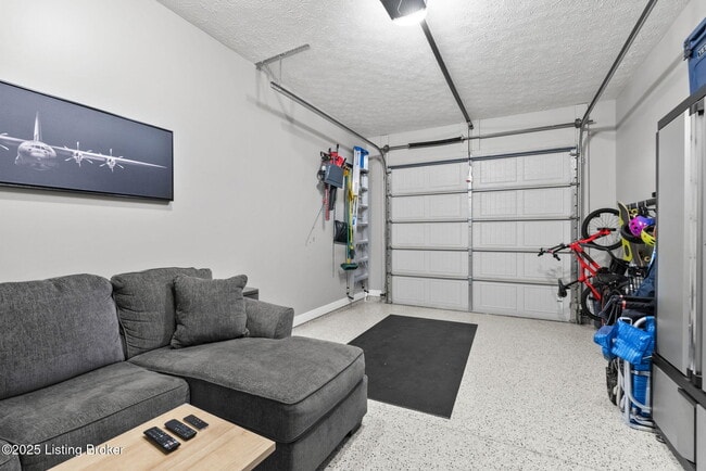 Building Photo - 10910 Kings Crown Dr