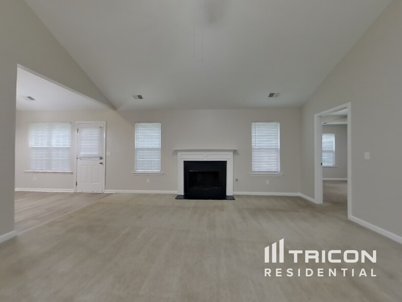 Building Photo - 247 Augusta Woods Dr