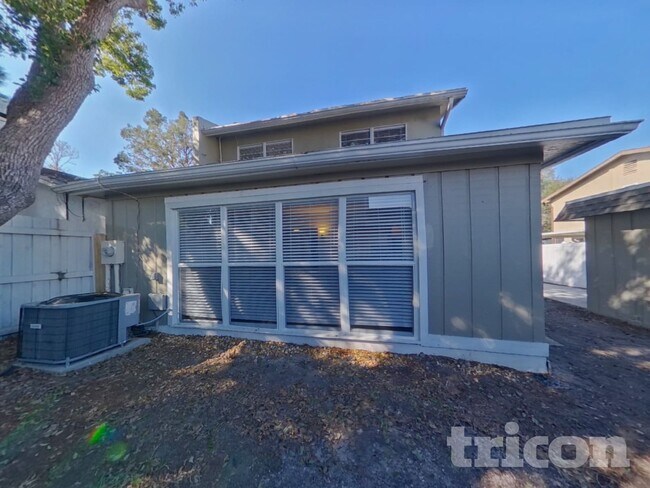 Building Photo - 2063 Los Lomas Dr