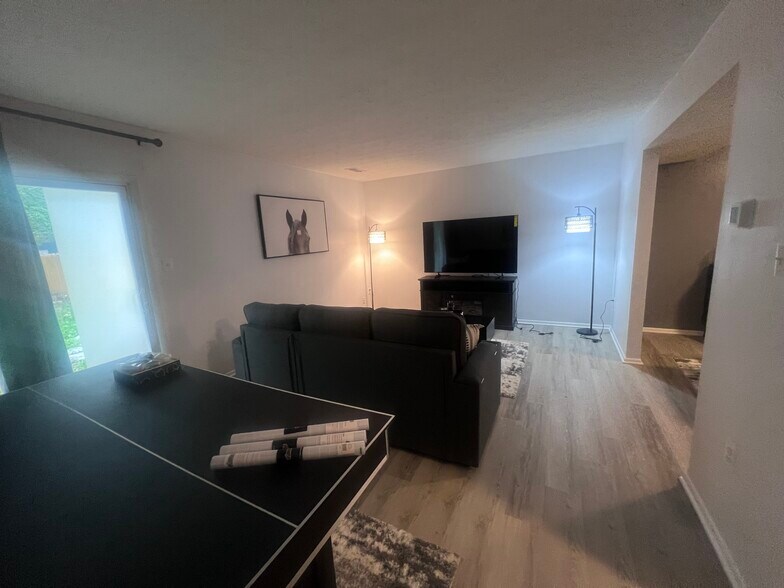 Living room - 1013 Copperfield Ct