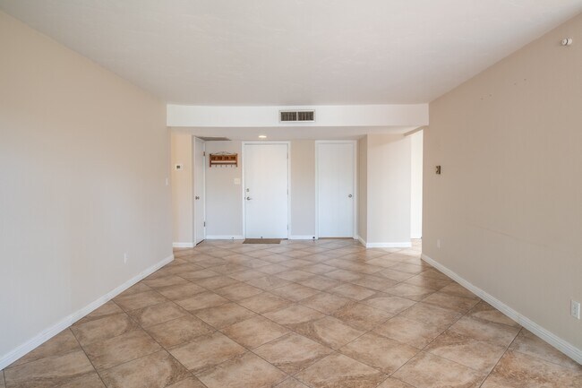 Building Photo - 2921 Valle Vista