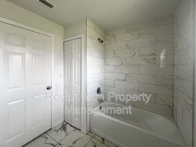 Building Photo - 122 Ivan Ave S