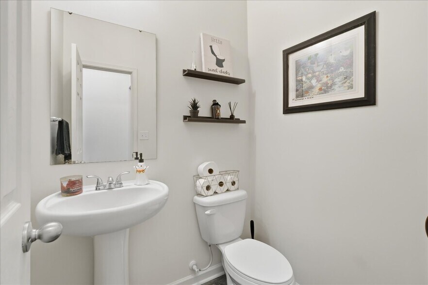 Building Photo - 1501 Canterbury Dr