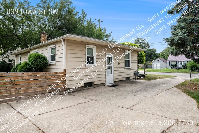 Building Photo - 839 Iowa St SW