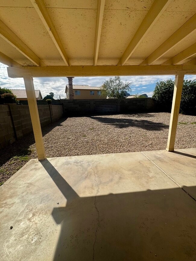 Building Photo - FOR RENT