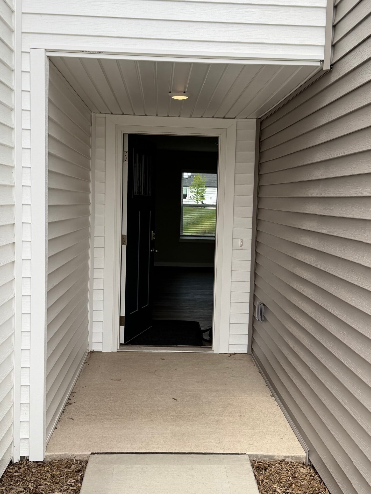 Building Photo - 17021 Persimmon Ln